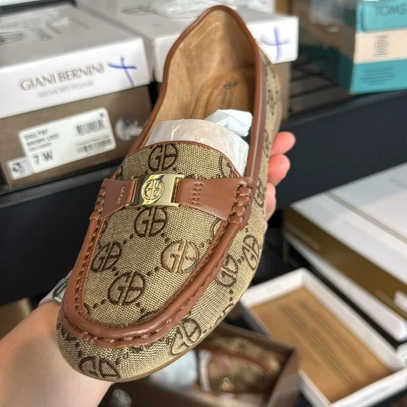 Giani Bernini Women's Dailyn Memory Foam Slip on Loafers Brown Logo Design - Picture 8 of 9